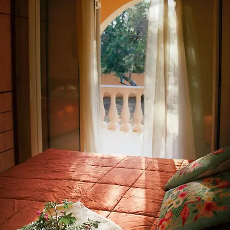 Beachfront In Corfu דירה *