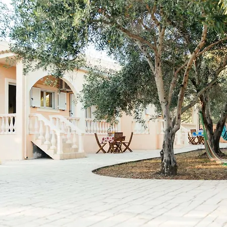 Beachfront In Corfu アパート Halikounas